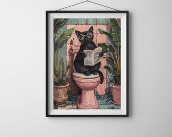 Puede incluir: Impresión artística enmarcada de un gato negro con gafas leyendo un periódico en un inodoro rosa. La escena está ambientada en un baño con plantas y azulejos rosas y turquesas.
