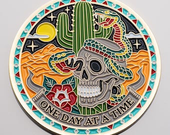 Cascabel - Moneda de la Sobriedad - Medallón de Recuperación con Oración de Serenidad / Esmalte de Cactus y Serpiente