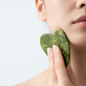 Groene jade guasha-tool | Gezichtssculptuurmassage