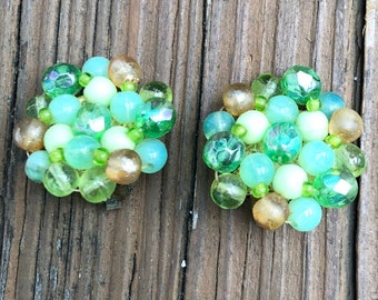 Vintage Green Gold Cluster Beaded Circle Round Clip On Earrings Vtg Kitschy Costume Jewelry 50s 60s 1950s 1960s