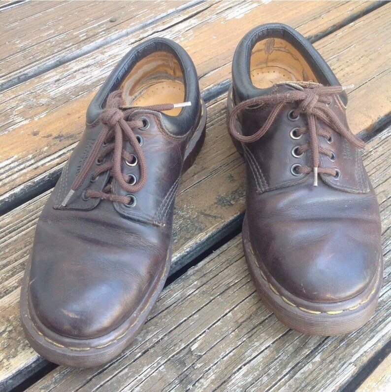 dr martens 5 eye shoe