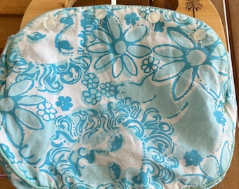 Lilly Pulitzer Bermuda Bag Purse Handbag Wood Handle Lion Floral Blue Reversible 4 Button Cover Vintage 90s Vtg 1990s Clutch. White Label.