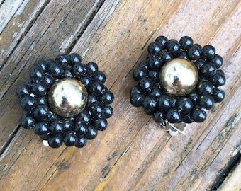 Vtg Black Gold Cluster Circle Round Beads Circle Clip On Earrings Vintage Costume Jewelry 50s 60s 1950s 1960s