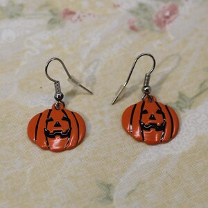 Halloween bemalt Metall Jack O Lantern Kürbis Ohrringe - durchbohrt