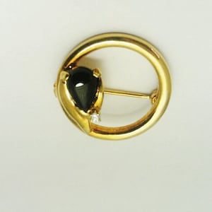 Golden Circle with Black Stone and Crystal Pin / Brooch