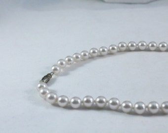 Nice Glass Faux Pearl Necklace