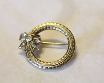 Golden Circle / Wreath With Rhinestone Bow Pin