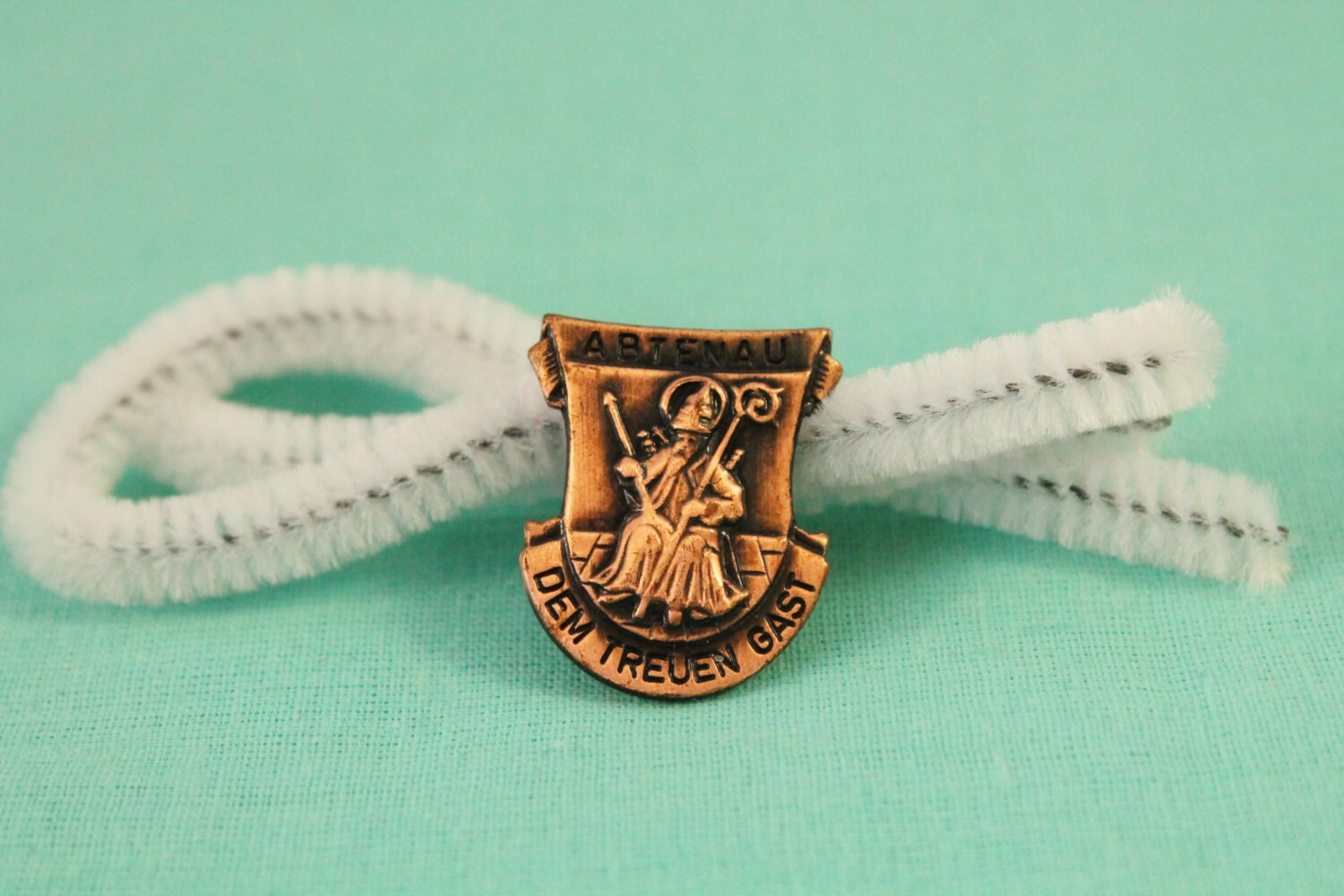 Copper Style Austrian Abtenau Dem Treuen Gast Fashion Pin