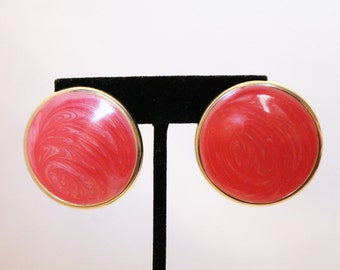 LIght Gold Tone With Salmon Iridescent / Pearl Swirl Earrings - Pierced