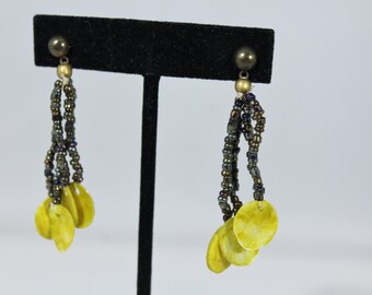 Boucles D'oreilles Pendantes Perles Vertes - Couleur Or, Percées, état Impeccable, Occasion