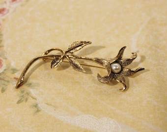 Pretty Golden Flower with Faux Pearl Pin / Brooch