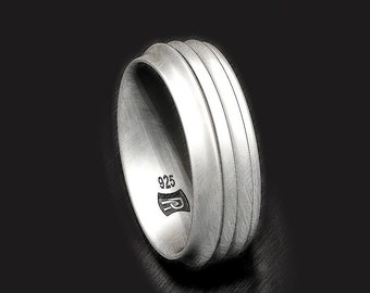 Smooth wave band in sterling silver