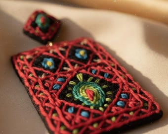 Grandi orecchini geometrici ricamati, gioielli tessili ricamati a mano, arte indossabile, regalo artigianale di lusso per lei
