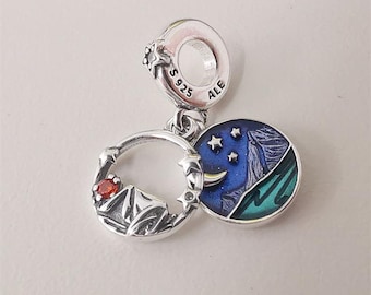 Pandora acompaña el colgante dos en uno "Acampar bajo el cielo nocturno"