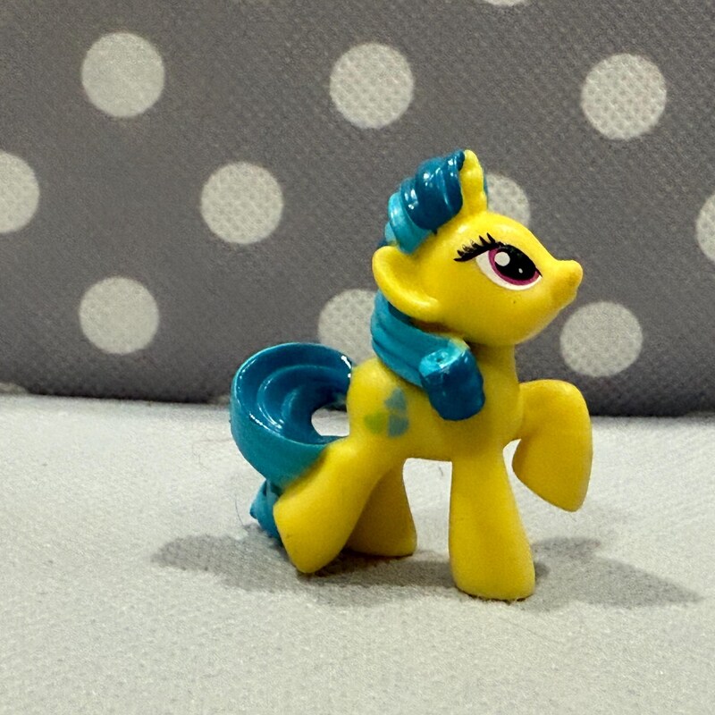 Hasbro My Little Pony Shining Adventures Collection - Set 7 Personaggi Con Pettine Per Criniera