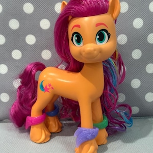 My Little Pony G5 Sunny Starscout Fashion Styling 6&quot; Vintage MLP Retro New Generation Friendship Rainbow Reveal 2021 Accessories Brushable