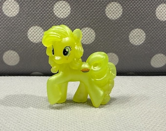 My Little Pony G4 Mini Blind Bag Figure Pearly Pearlescent Peachy Sweet 2016 Wave 16 Vintage MLP Vintage Movie Film Friendship is Magic