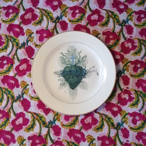 Piattini in porcellana e ceramica vintage ridecorati con soggetto Cuore Sacro diam circa da 18 a 20 cm image 2
