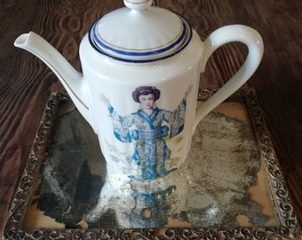 Redecorated vintage porcelain coffee pot, "Geisha" - The Maharajas' tent -  H19cm - ø 9,5cm - W20cm