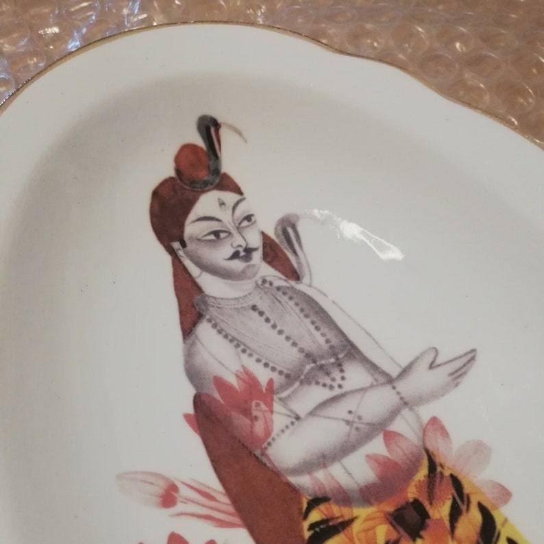 Redecorated vintage ceramic dish Tiger Maharaja 20x12,5cm image 2