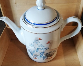 Redecorated vintage porcelain tea pot, "Geese" -  H20cm - ø 13cm - W23cm