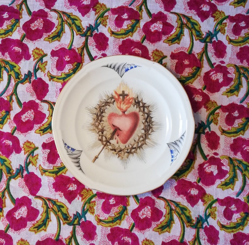 Piattini in porcellana e ceramica vintage ridecorati con soggetto Cuore Sacro diam circa da 18 a 20 cm image 8
