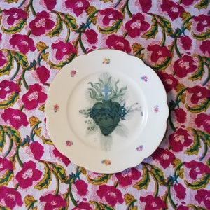 Piattini in porcellana e ceramica vintage ridecorati con soggetto Cuore Sacro diam circa da 18 a 20 cm image 3
