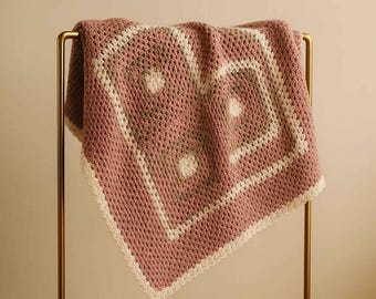 Couverture pour bébé rose au crochet | Jeté carré grand-mère fait main | Cadeau doux pour nouveau-né pour chambre d'enfant