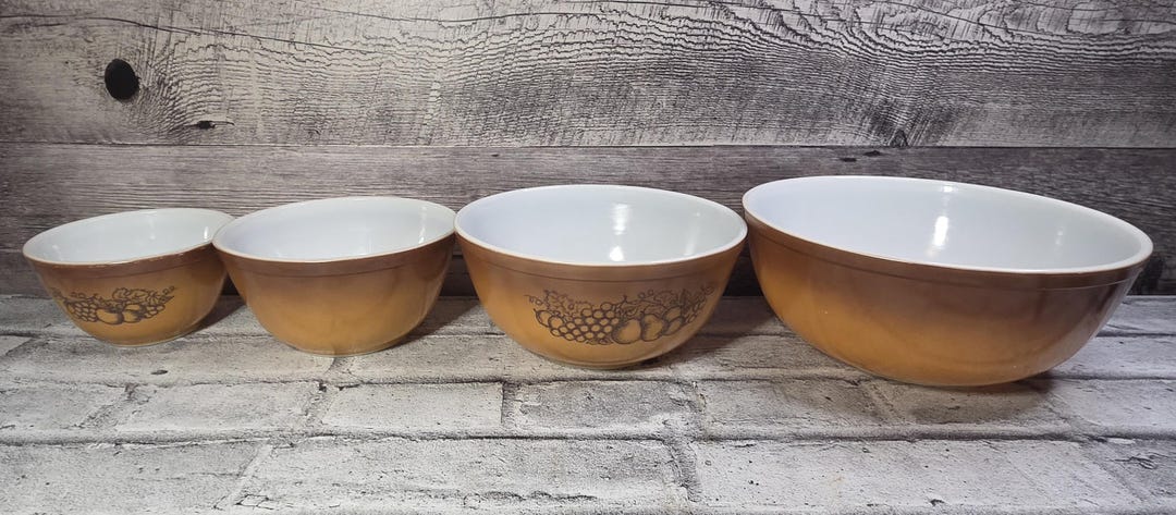 Set of Four Pyrex Vintage Nesting Bowls - Etsy
