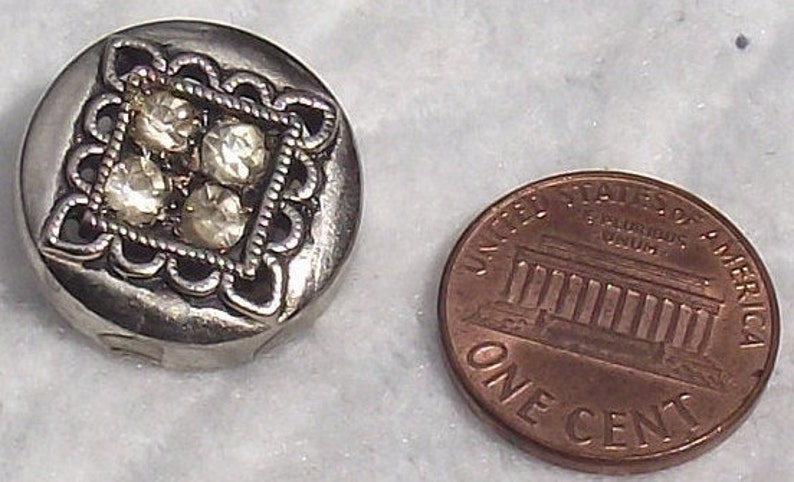 Vintage silver toned rhinestone button UNK16.11-25.37 ornate sq lace like frame,4 sunken rhinestones 1X 0.75ins unusual Round flat top