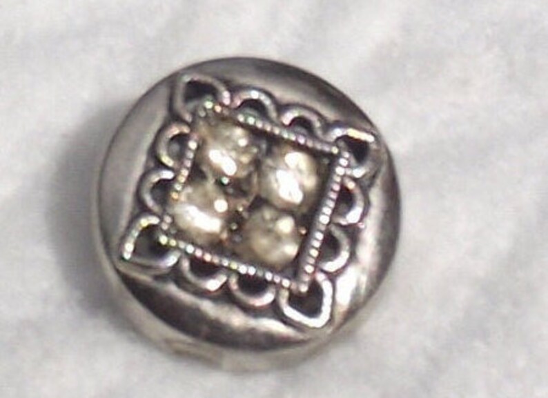 Vintage silver toned rhinestone button UNK16.11-25.37 ornate sq lace like frame,4 sunken rhinestones 1X 0.75ins unusual Round flat top