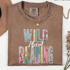 読書好きのためのパッチワークシャツ、花柄の読書好き女性用シャツ、ワイルドな読書Tシャツ、本好きTシャツ、読書中毒シャツ、本の虫Tシャツ