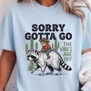 Maglietta Comfort Colors® con scritta "Vibes Are Off", "Sorry Gotta Go", "Vintage Frog Tshirt", "Funny Retro Shirt", "Graphic Tee", "Funny Unisex Aesthetic Tee"