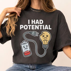 Camiseta Comfort Colors® com a frase sarcástica "Eu tinha potencial para ser professor de física", presente engraçado para nerd de ciências, camiseta gráfica com humor para professor de física.