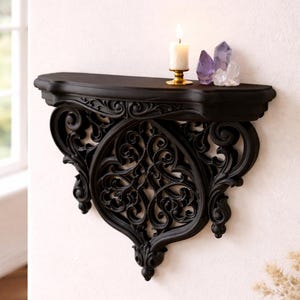 Gothic Wandregal - Verzierte Barock Konsole, Ebenholz Spitzen Dekor, Kleines Wandregal, Dunkler Academia Home Akzent, Hexen Altar Regal