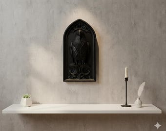 Gotisk väggplakett med korp, mörk akademisk dekor, 3D-tryckt kråka-väggkonst, stämningsfull studiedekor, gotisk hemgåva, korpskulptur