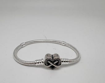 Pulsera Pandora Moments de plata de ley con cierre de corazón infinito brillante y cadena de serpiente, pulsera con dije de cierre de corazón