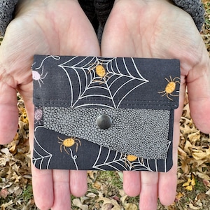 Telarañas negras Cartera minimalista, cartera delgada, cartera pequeña, mini cartera, cartera Noodlehead, cartera de tarjetas