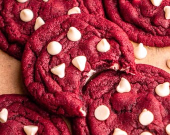 Biscotti Red Velvet – Biscotti morbidi e gommosi al cioccolato bianco – Confezione regalo di biscotti gourmet appena sfornati