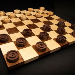 Juego de damas gigantes, tablero de madera maciza de arce y nogal hecho a mano de 18" con piezas de madera dura de 2" de diámetro a juego, juego de mesa clásico de madera