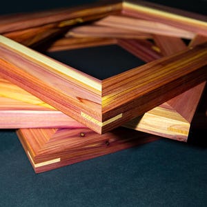 Bilderrahmen aus Zedernholz mit optionalem Acrylglas, Rückwand und Wandbefestigungsset