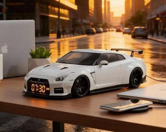 Reloj despertador con forma de coche deportivo, sonido de motor y luces LED: decoración de escritorio para amantes de los coches.