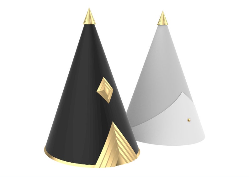 Puede incluir: Dos sombreros de fiesta, uno negro con detalles dorados y otro blanco. Ambos sombreros tienen una punta puntiaguda.