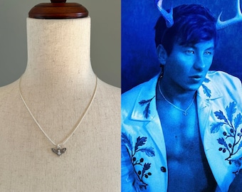 Collar de polilla con calavera (Oliver Quick)