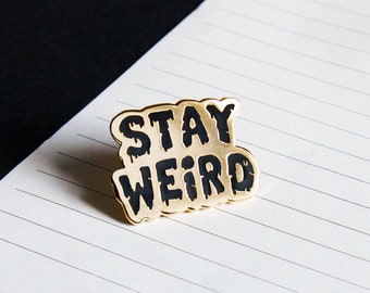 Stay Weird Emaille Pin - Metall Abzeichen Spooky Halloween