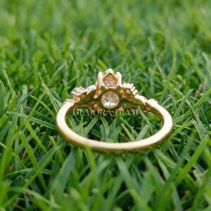 D color VVS1 moissanite ring in 925 sterling silver showcasing high-sparkle facets and an asymmetrical nature-inspired design.
