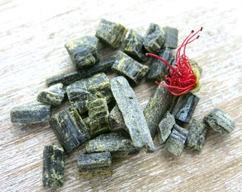 Raw Epidote Crystal: Rough Gemstone, Holistic Healing