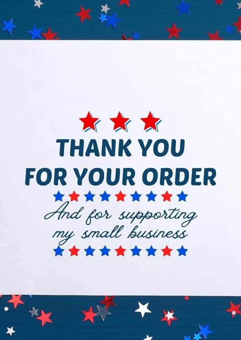 Puede incluir: Una tarjeta blanca con el texto "THANK YOU FOR YOUR ORDER" en azul marino, con estrellas rojas encima del texto. La tarjeta tambi&eacute;n dice "And for supporting my small business" en una fuente de escritura, con acentos de estrellas rojas, blancas y azules.