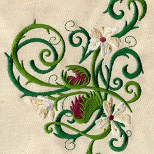 Puede incluir: Diseño de bordado floral verde, blanco y burdeos con enredaderas y flores en espiral. El diseño presenta una planta de jarra burdeos y verde.