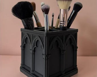 Soporte gótico para brochas de maquillaje, organizador de escritorio negro, portalápices estilo catedral, recipiente de almacenamiento para brochas, lápices y accesorios.